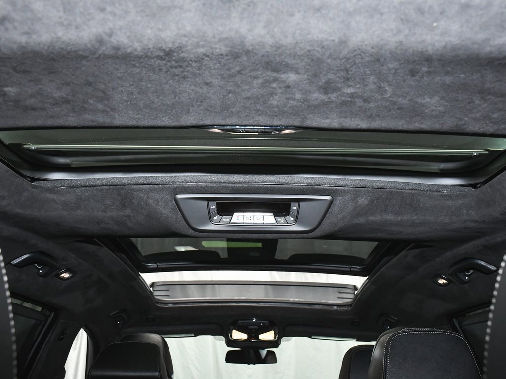 Used 2024 BMW X7 xDrive40i w/ Executive Package image 98