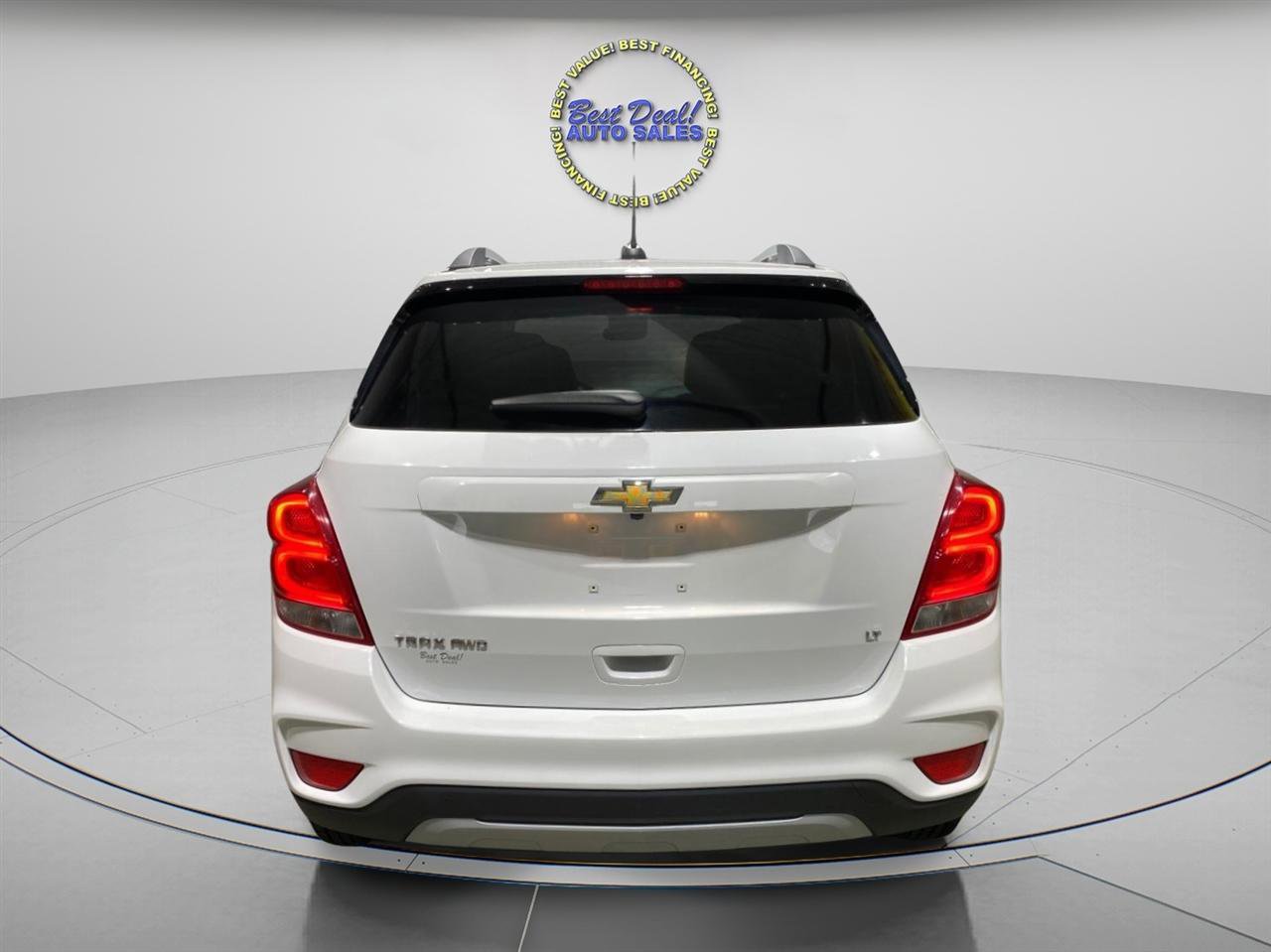 Used 2018 Chevrolet Trax LT w/ LT Convenience Package image 4