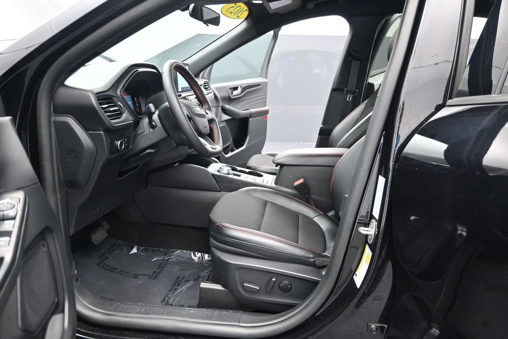 Used 2025 Ford Escape ST-Line AWD/4WD image 13