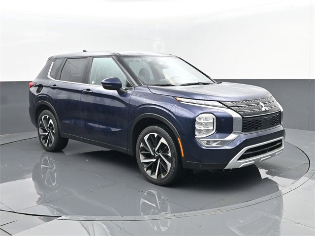 Used 2024 Mitsubishi Outlander SE image 3