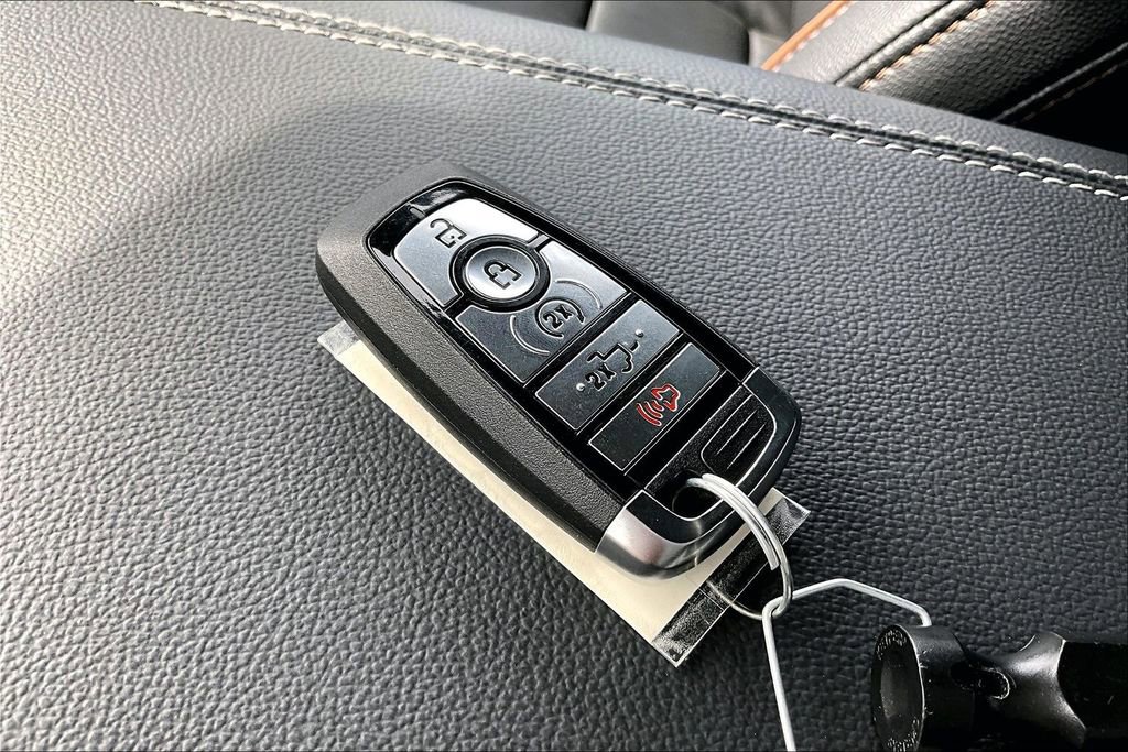 New 2026 Ford F250 Lariat w/ Black Appearance Package image 36