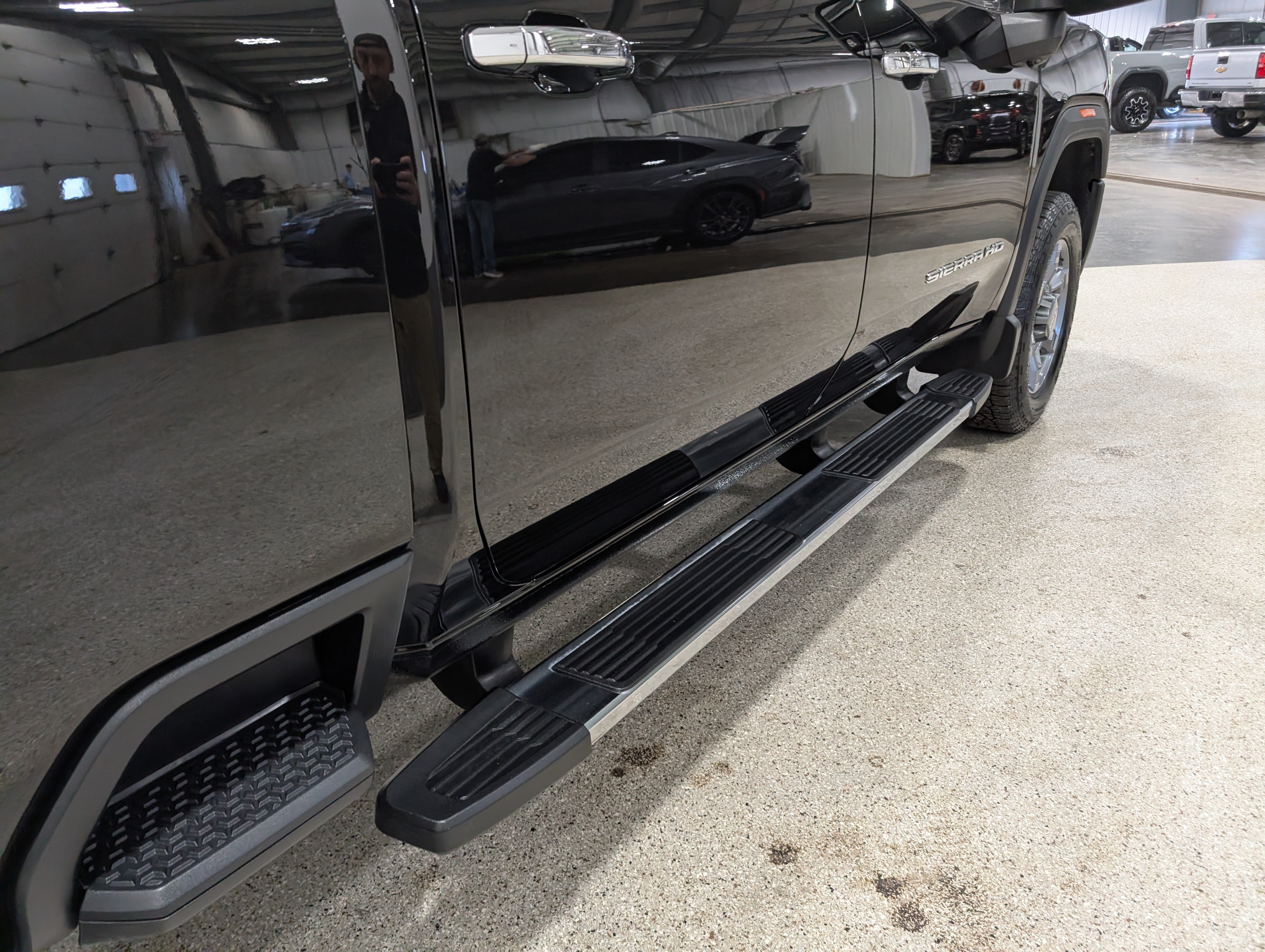 Used 2025 GMC Sierra 2500 SLT AWD/4WD image 11