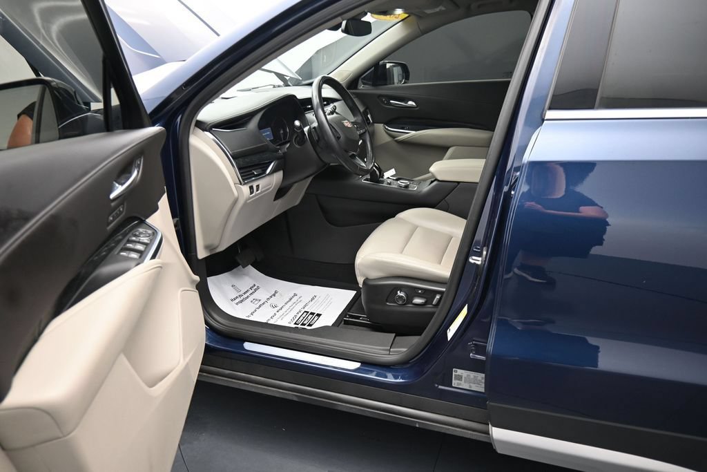 Used 2021 Cadillac XT4 Premium Luxury AWD/4WD image 15