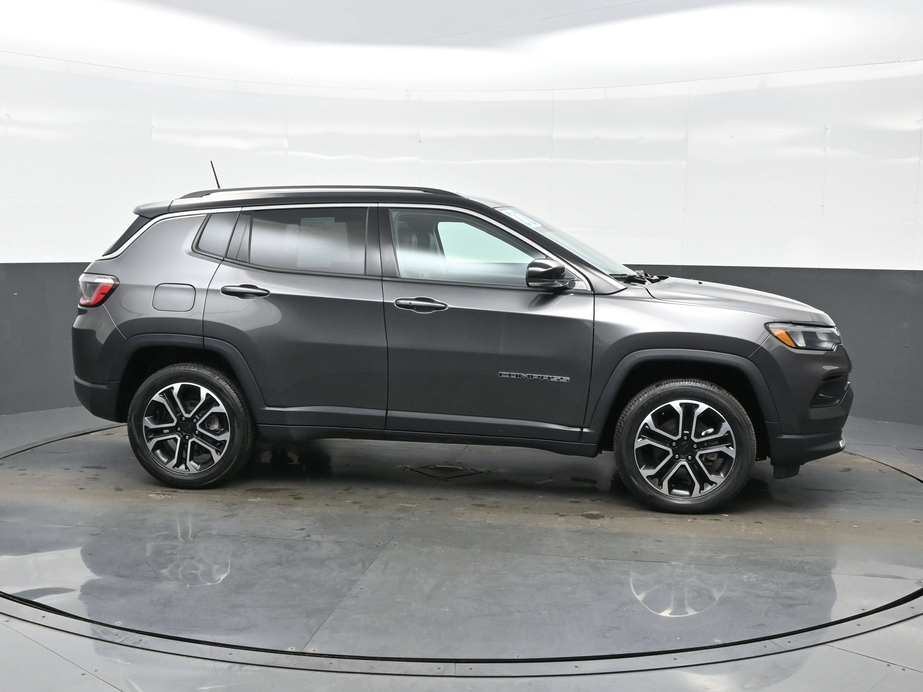 Used 2022 Jeep Compass Limited AWD/4WD image 10