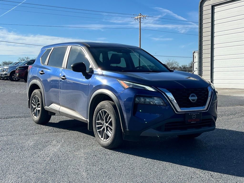 Used 2023 Nissan Rogue S image 2