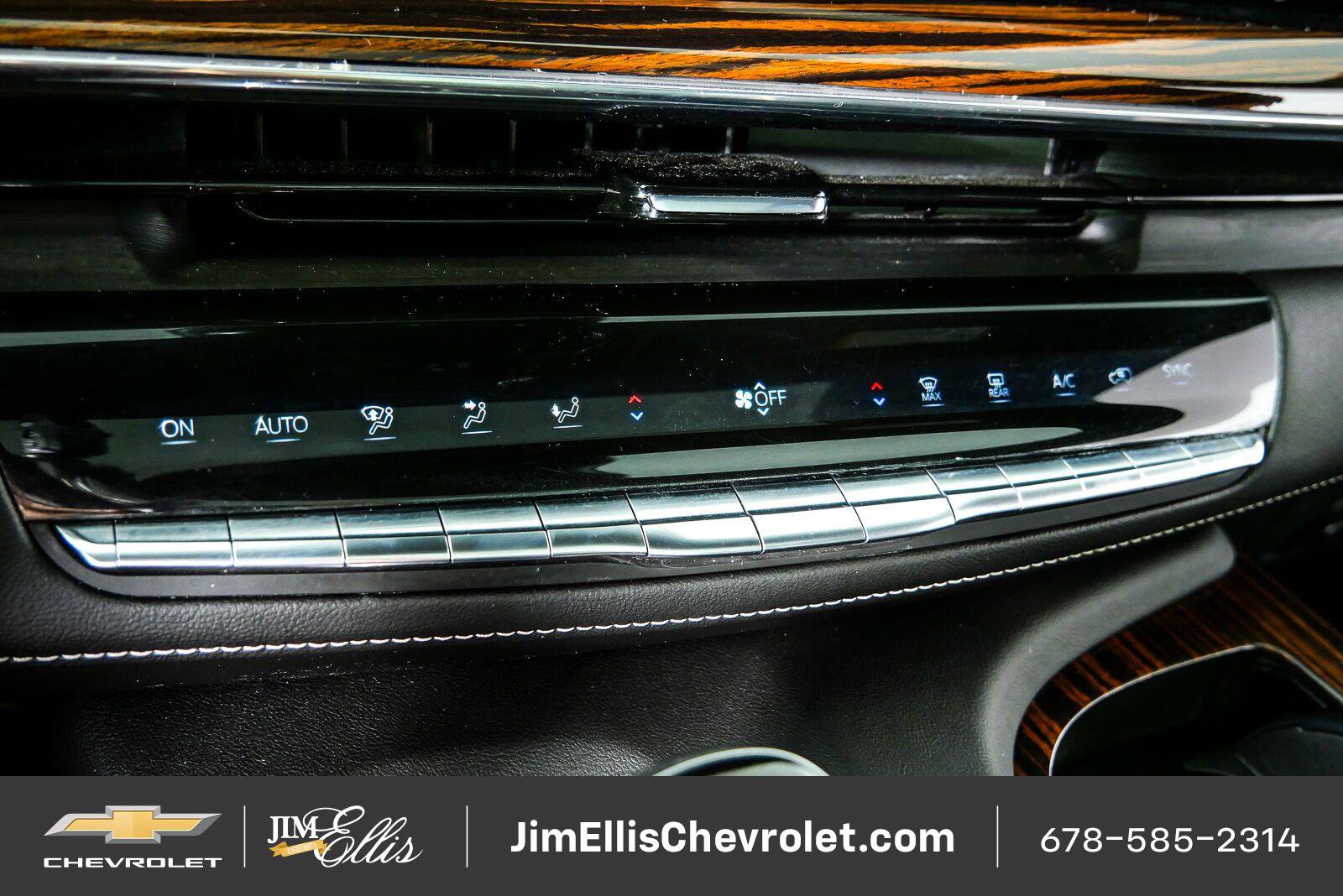 Used 2021 Cadillac Escalade Premium Luxury AWD/4WD image 17
