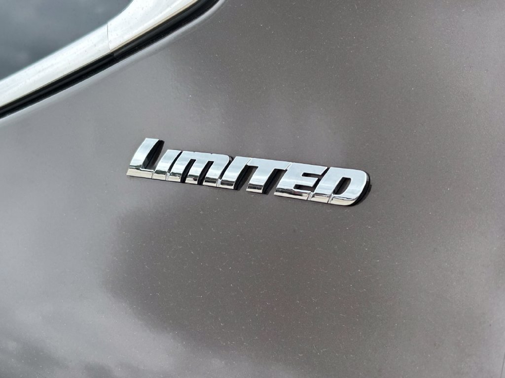 Used 2024 Toyota Tundra Limited AWD/4WD image 15