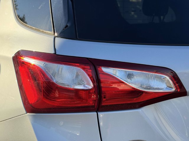 Used 2018 Chevrolet Equinox LT FWD image 16