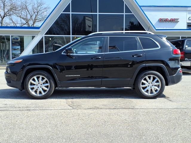 Used 2017 Jeep Cherokee Limited w/ Luxury Group AWD/4WD image 2