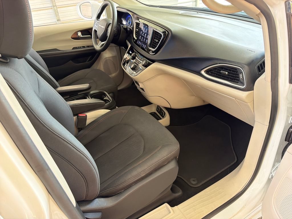 Used 2019 Chrysler Pacifica Touring Plus w/ Advanced Safetytec Group FWD image 30