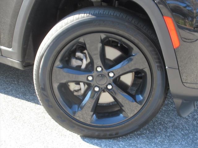 Used 2022 Jeep Grand Cherokee L Laredo image 7