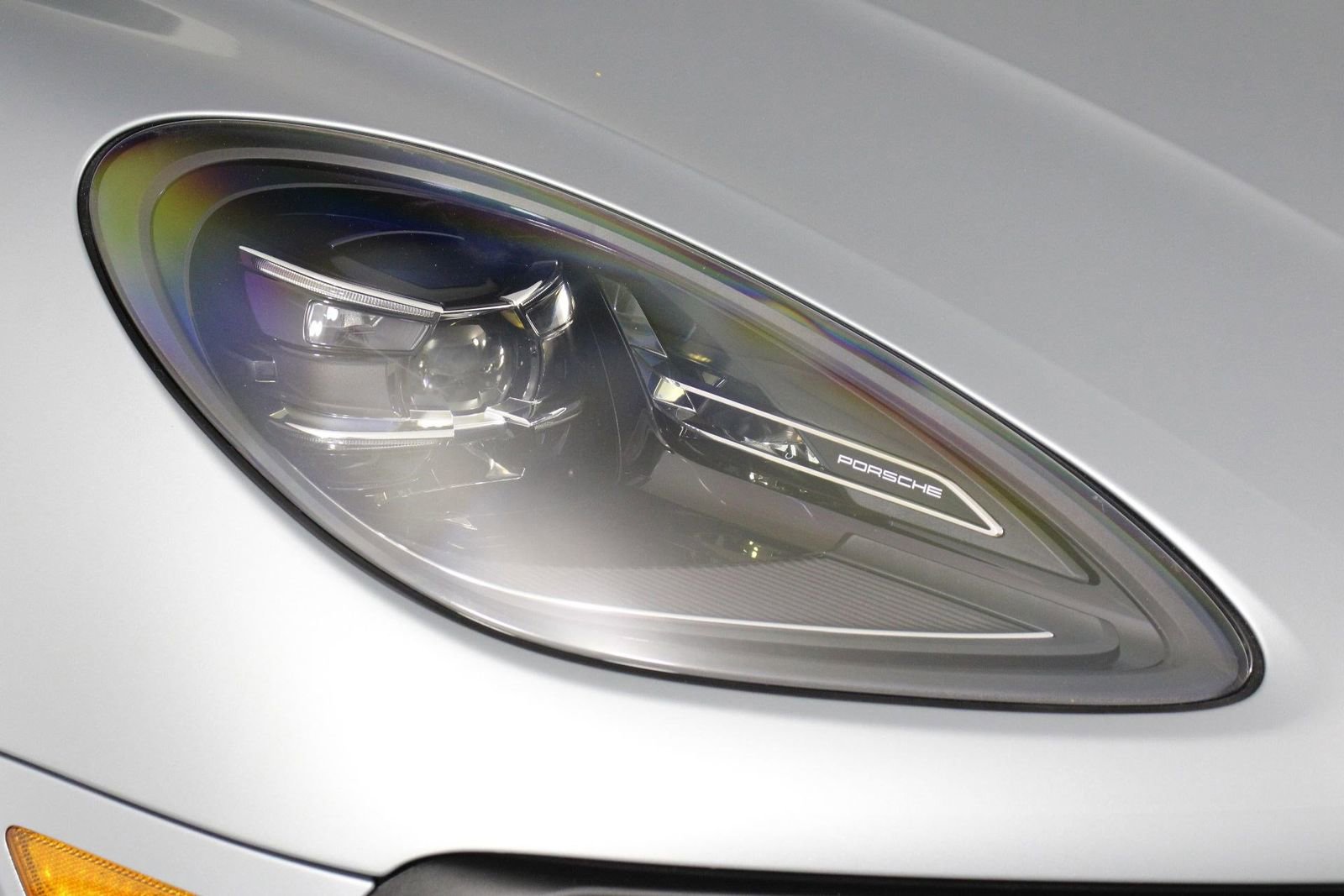 Certified 2026 Porsche Macan Turbo AWD/4WD image 28