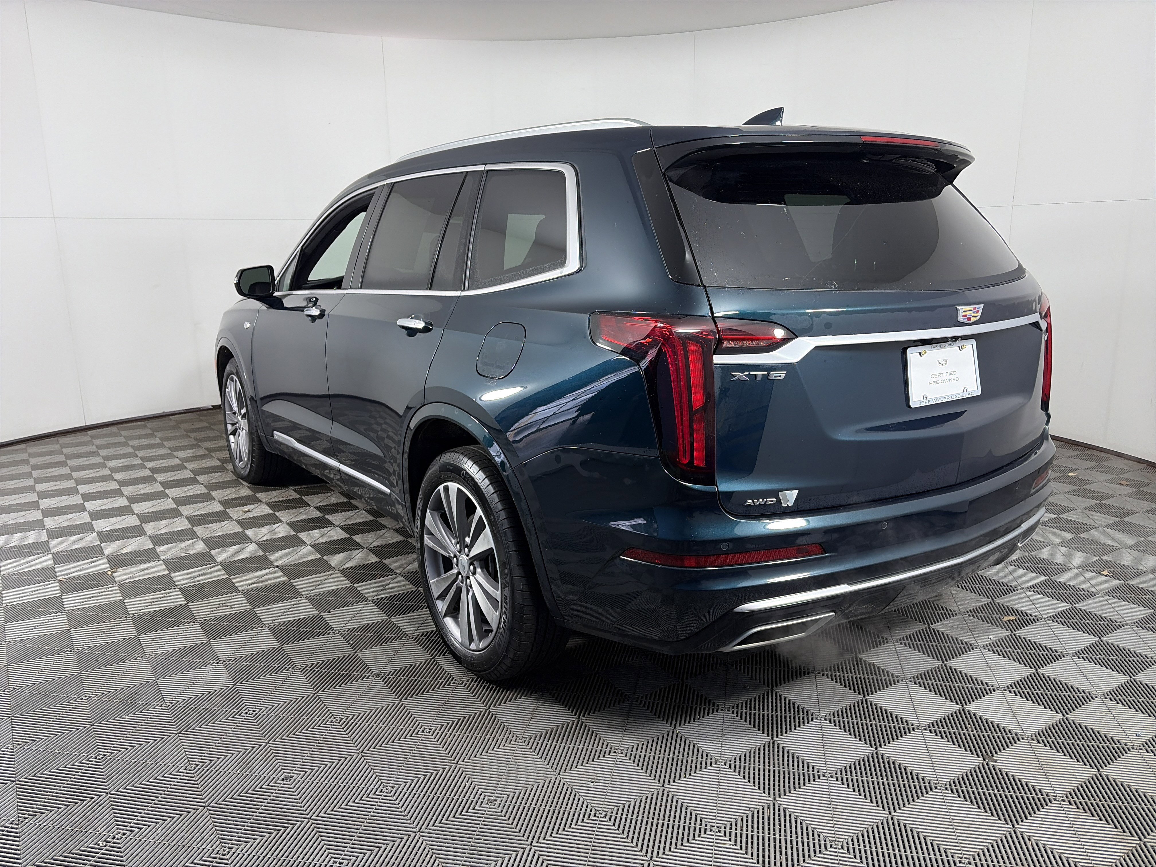 Certified 2025 Cadillac XT6 Premium Luxury image 15