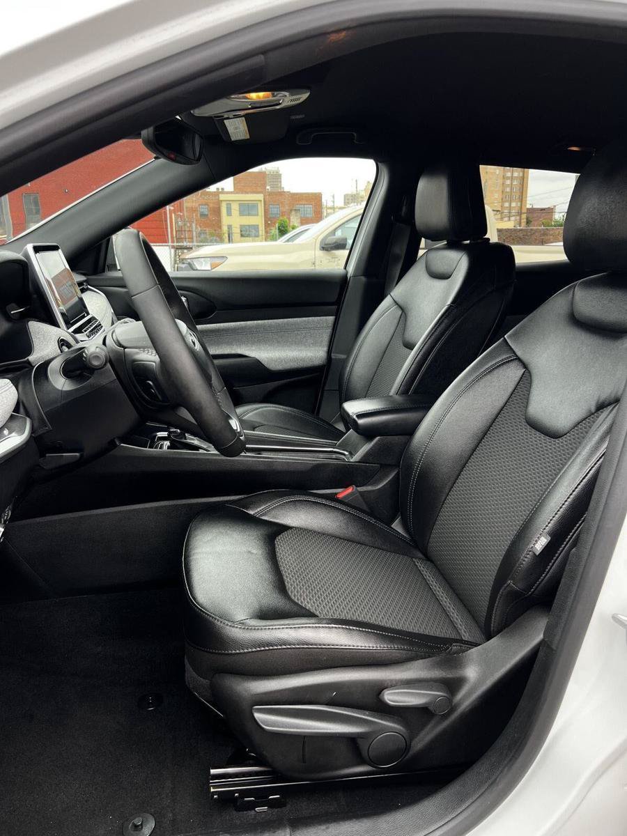 Used 2025 Jeep Compass Latitude AWD/4WD image 3