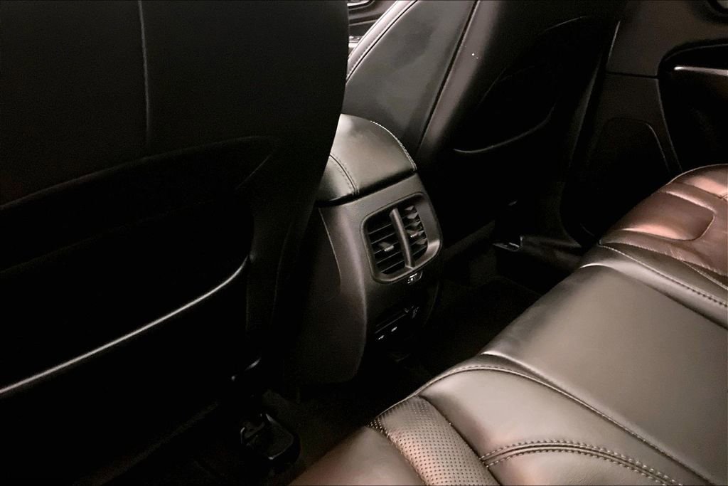 Used 2019 Jeep Cherokee Limited AWD/4WD image 10