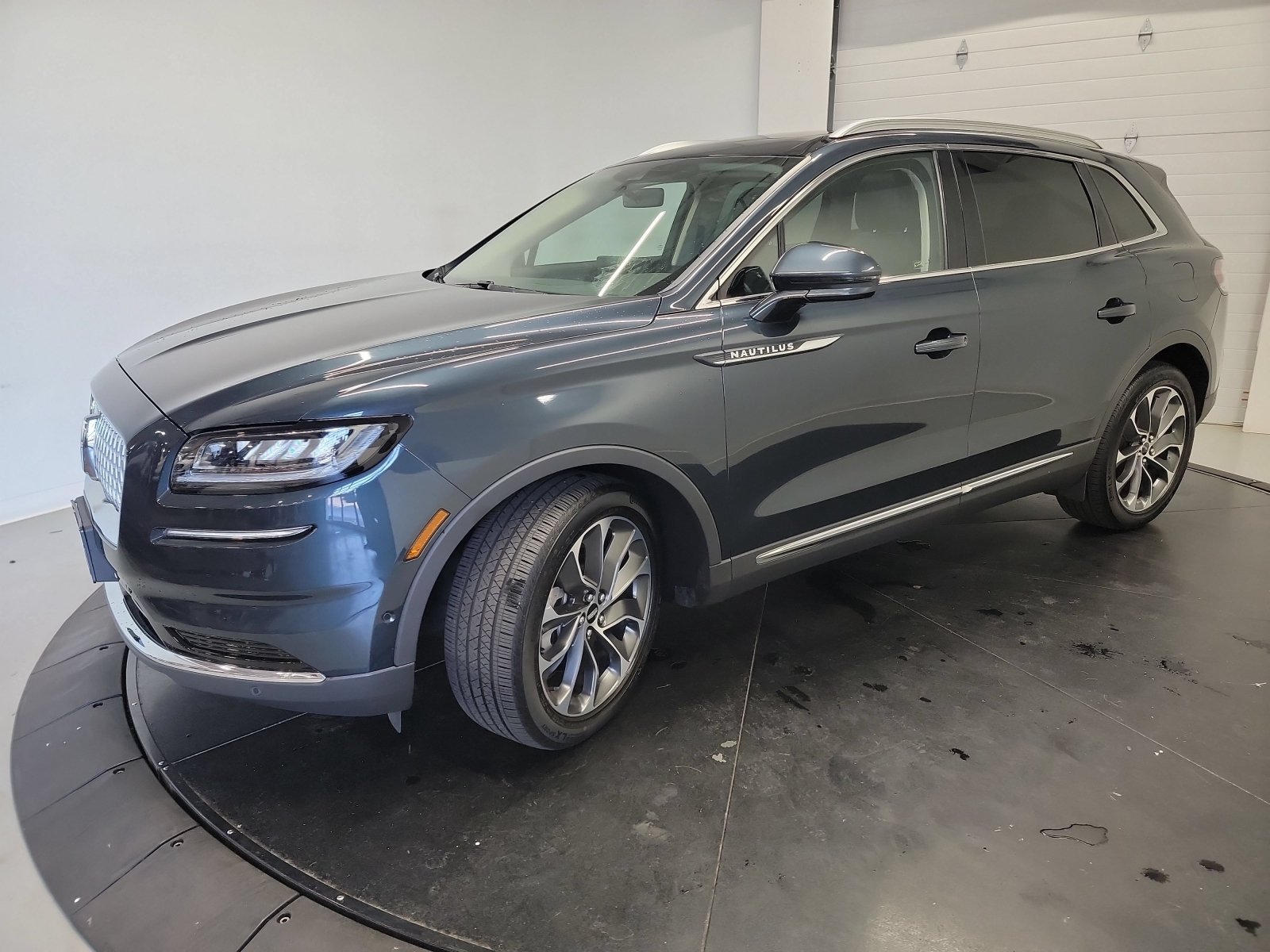 Used 2022 Lincoln Nautilus Reserve w/ Equipment Group 201A AWD/4WD image 3