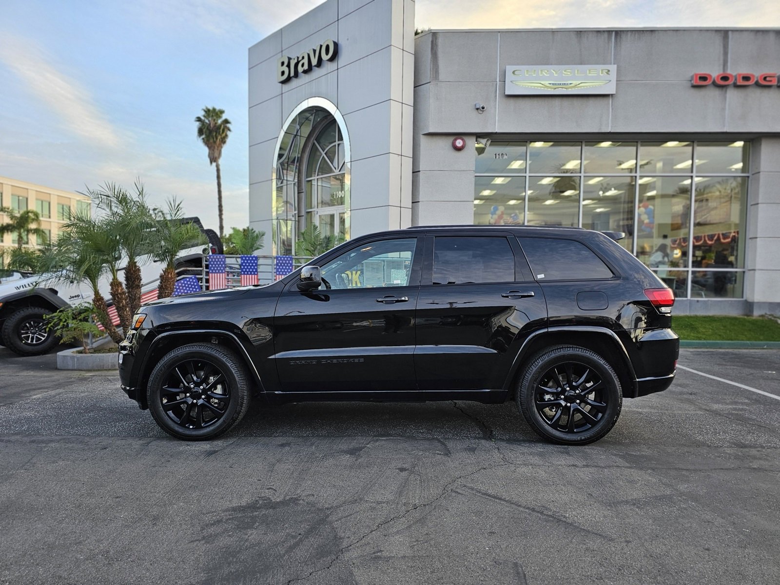 Used 2020 Jeep Grand Cherokee Altitude image 4