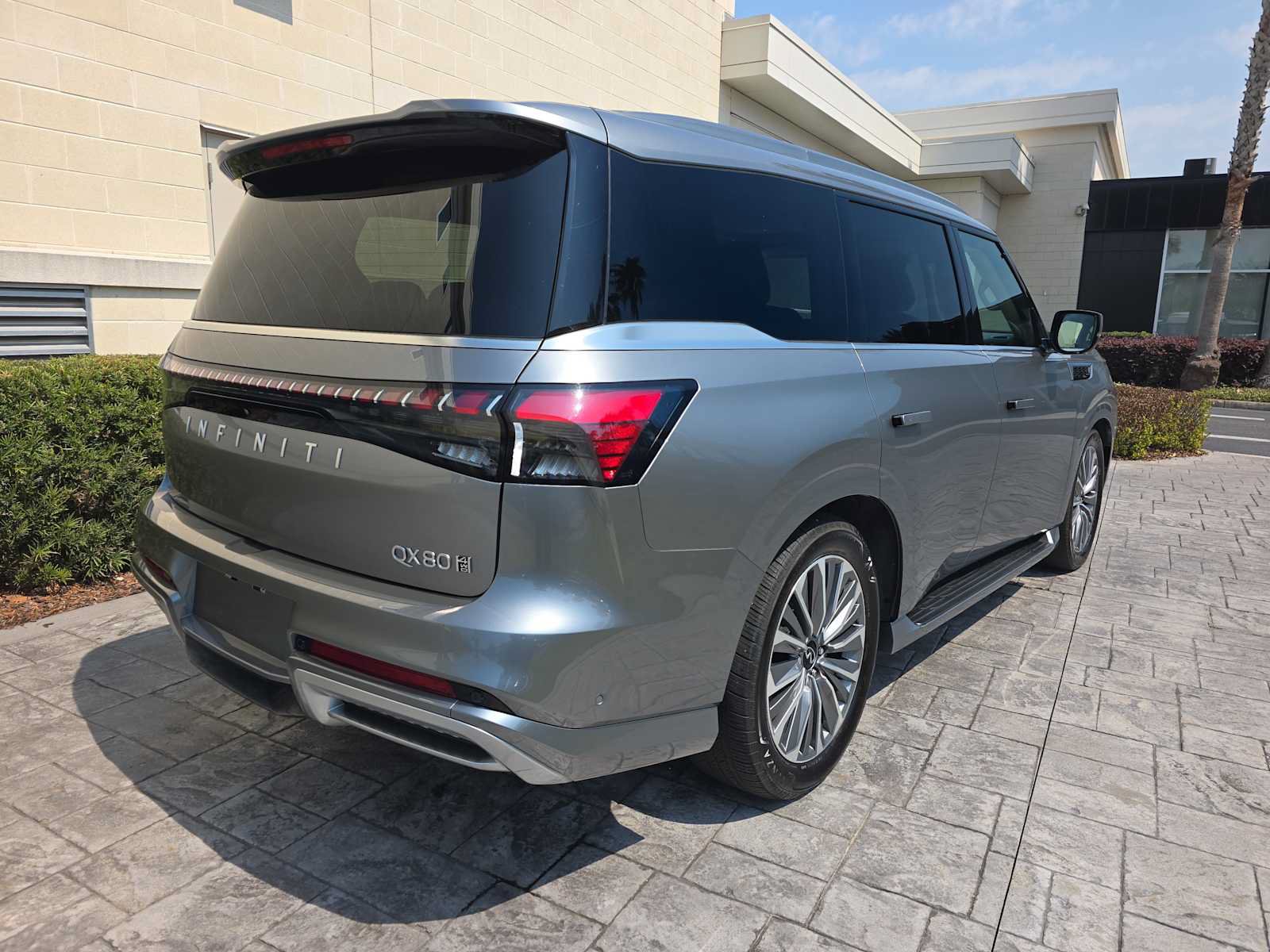 Certified 2025 INFINITI QX80 Sensory AWD/4WD image 3