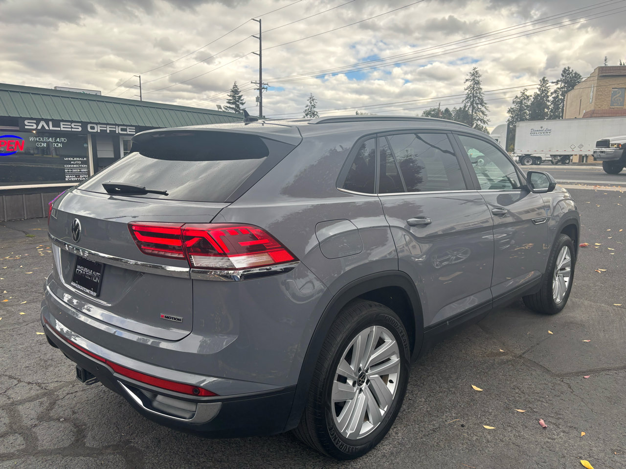 Used 2021 Volkswagen Atlas Cross Sport SE image 5
