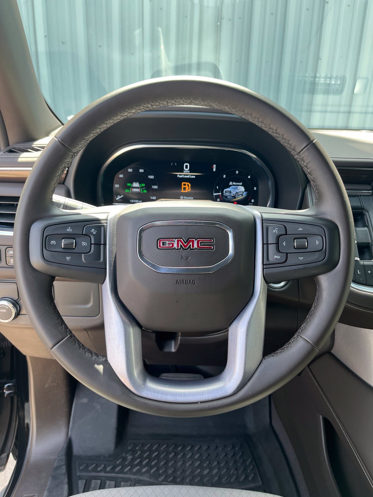 Used 2024 GMC Yukon SLE RWD image 19