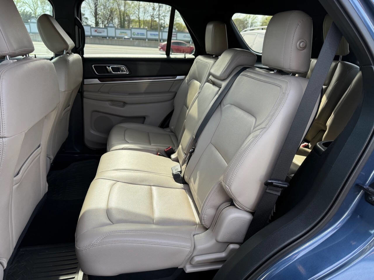 Used 2018 Ford Explorer Limited image 10