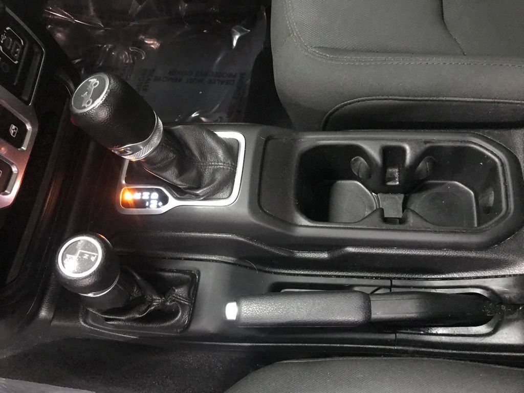 Used 2018 Jeep Wrangler Sport S image 19