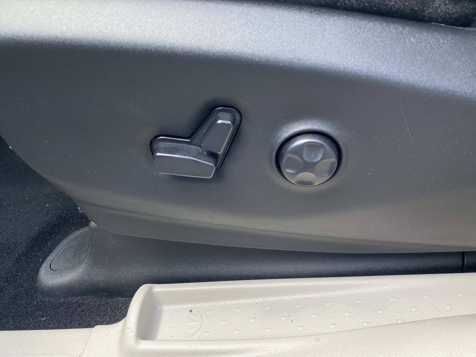Used 2023 Chrysler Pacifica Touring-L FWD image 23
