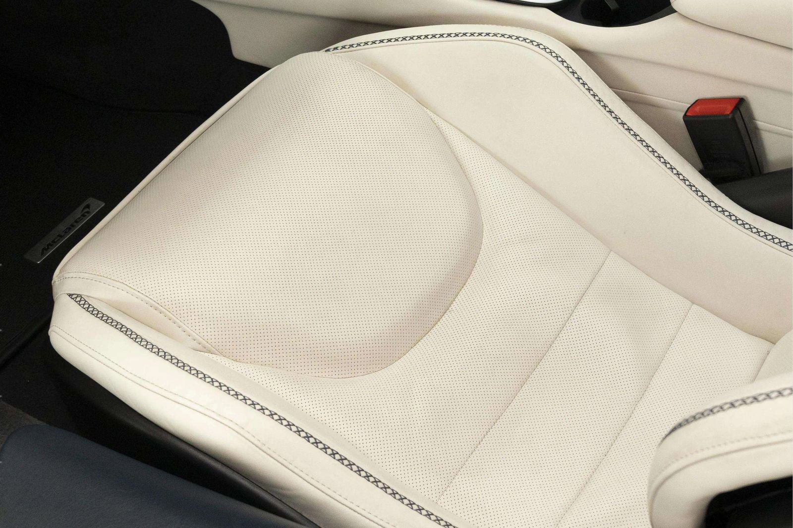 Used 2023 McLaren GT RWD image 17