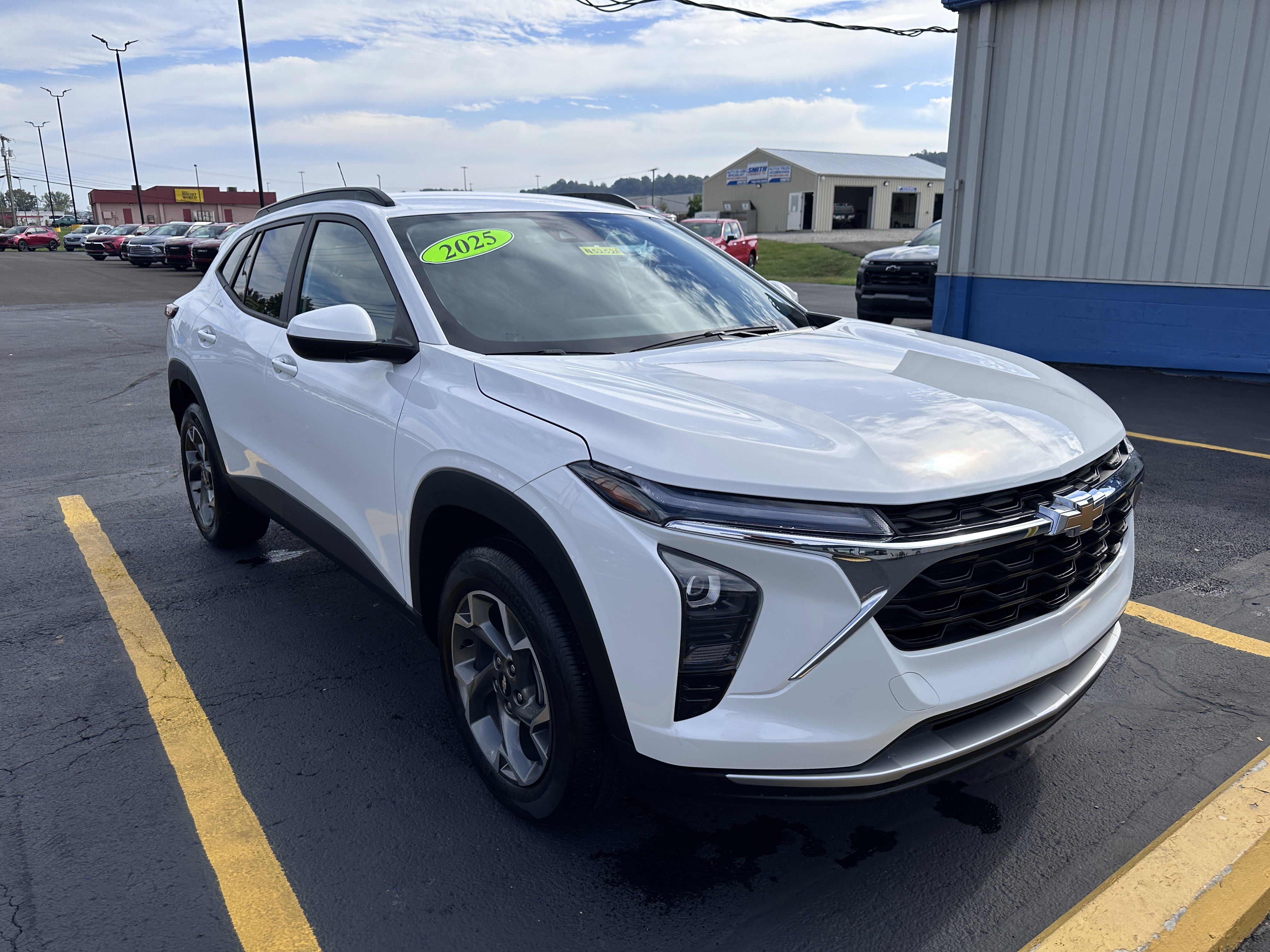Used 2025 Chevrolet Trax LT w/ Driver Confidence Package image 2