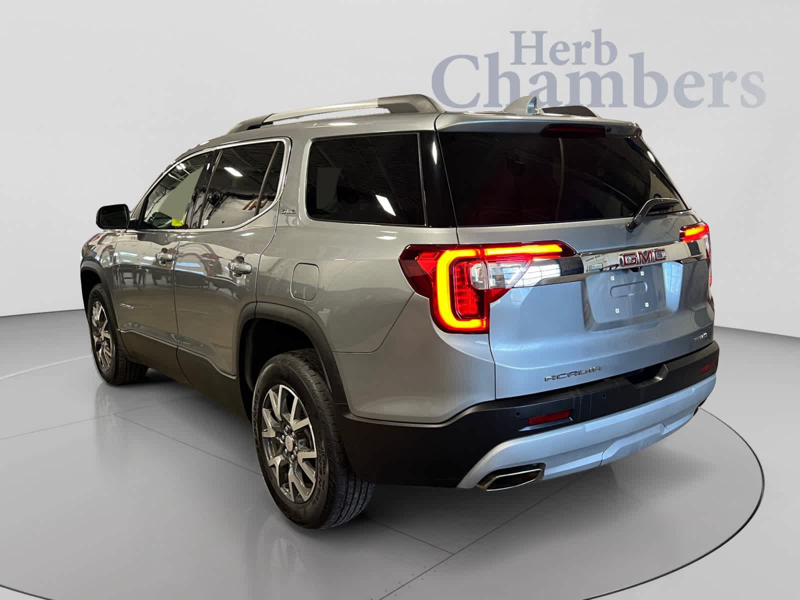 Used 2023 GMC Acadia SLE w/ Driver Convenience Package AWD/4WD image 3