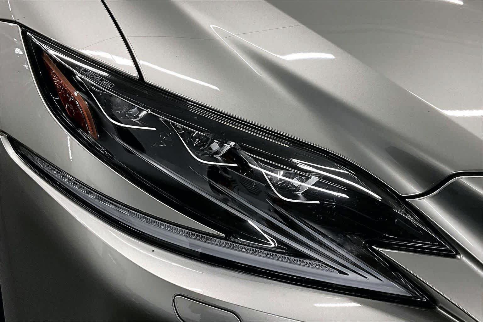 Used 2018 Lexus LS 500 F Sport w/ Accessory Package (Z2) RWD image 26