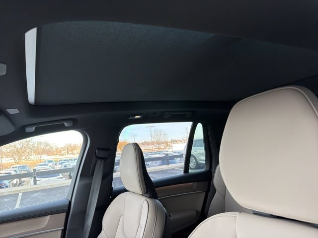 New 2026 Volvo XC90 B6 Plus w/ Protection Package Premier AWD/4WD image 13