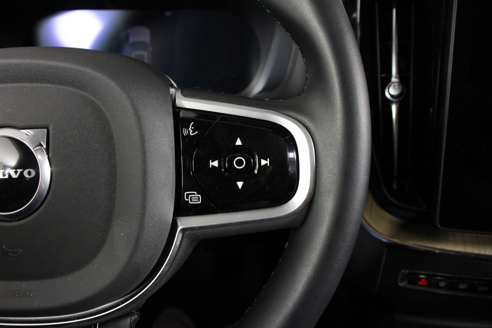 Certified 2026 Volvo XC60 B5 Plus AWD/4WD image 11
