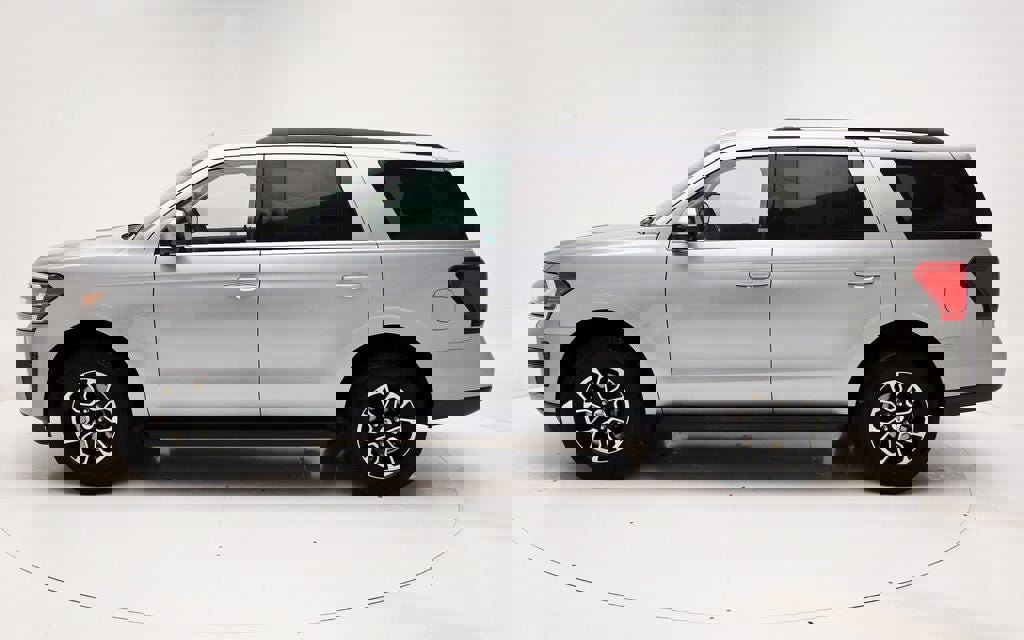 Used 2024 Ford Expedition XLT image 5