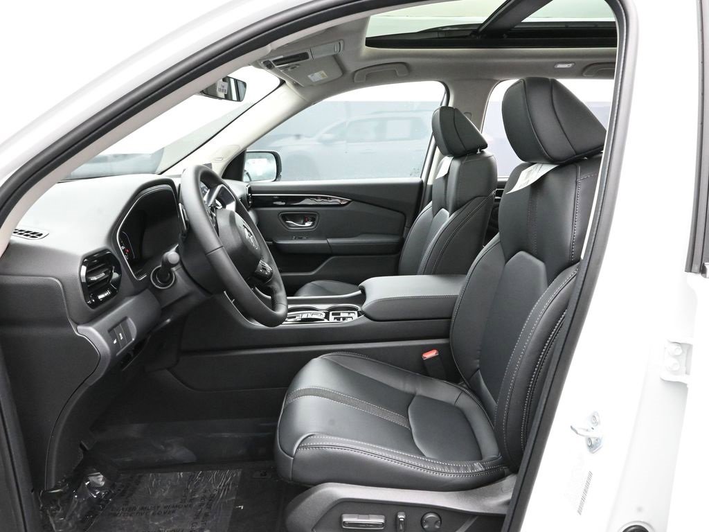 New 2025 Honda Pilot Touring image 34