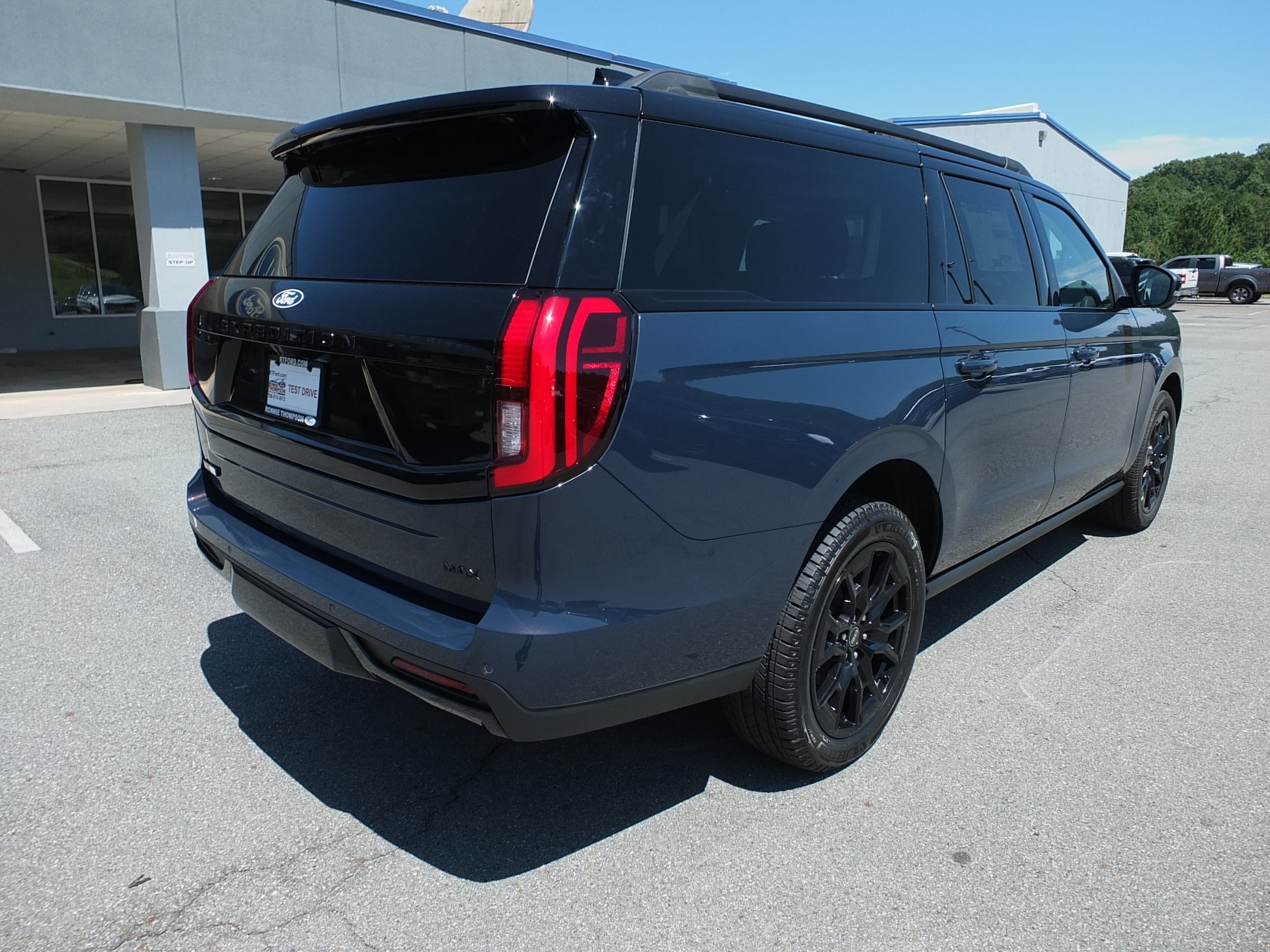 New 2027 Ford Expedition Max Platinum AWD/4WD image 3