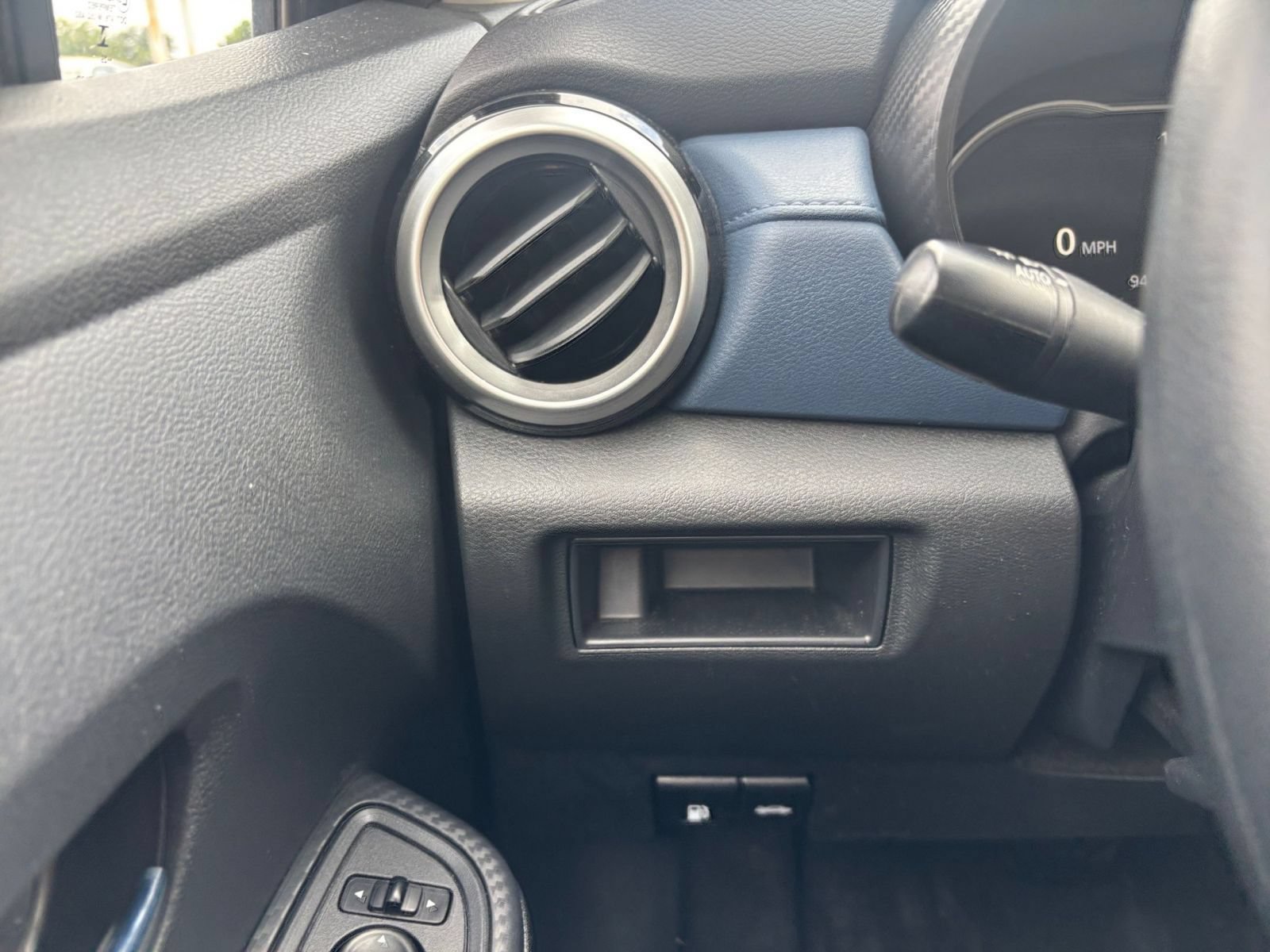 Used 2025 Nissan Versa SV FWD image 32