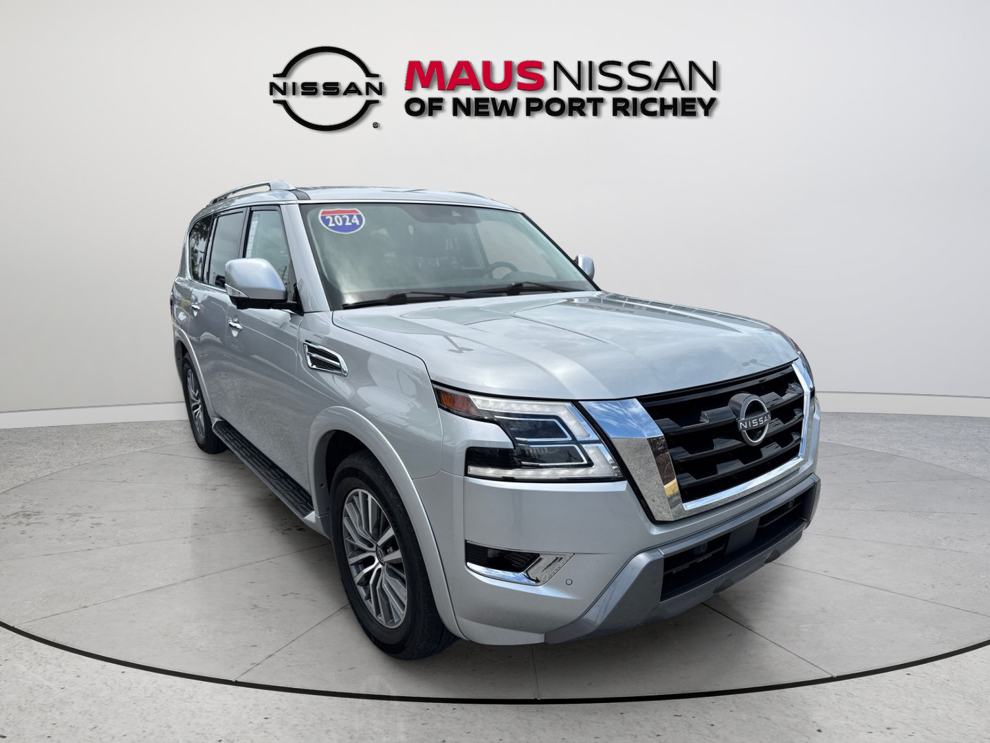 Used 2024 Nissan Armada SL w/ Captain's Chairs Package AWD/4WD image 2