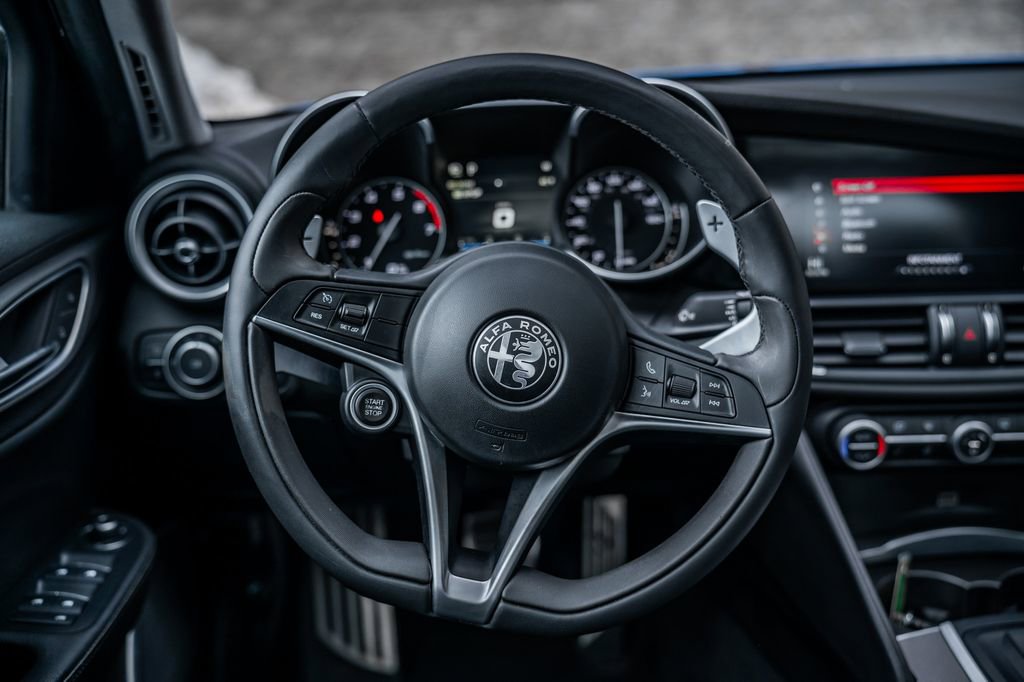Used 2025 Alfa Romeo Giulia AWD w/ Driving Assist Package image 25