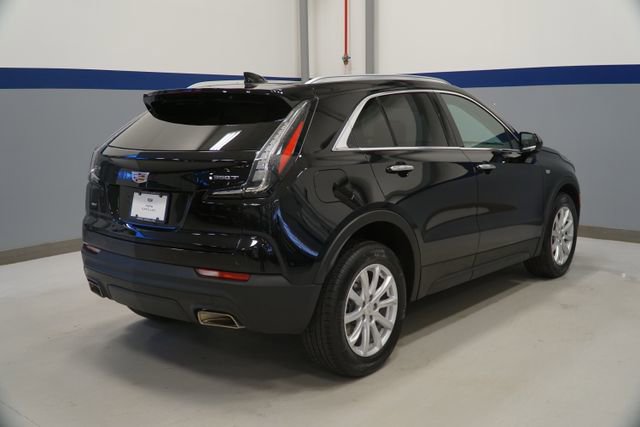 Used 2022 Cadillac XT4 Luxury w/ Cold Weather Package image 7