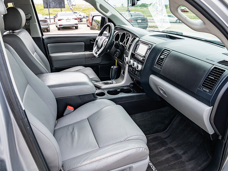 Used 2017 Toyota Sequoia SR5 w/ Premium Package RWD image 17