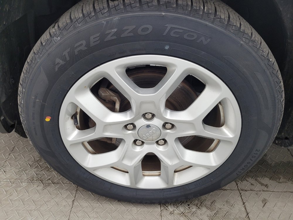 Used 2017 Jeep Renegade Latitude w/ Popular Equipment Group image 31