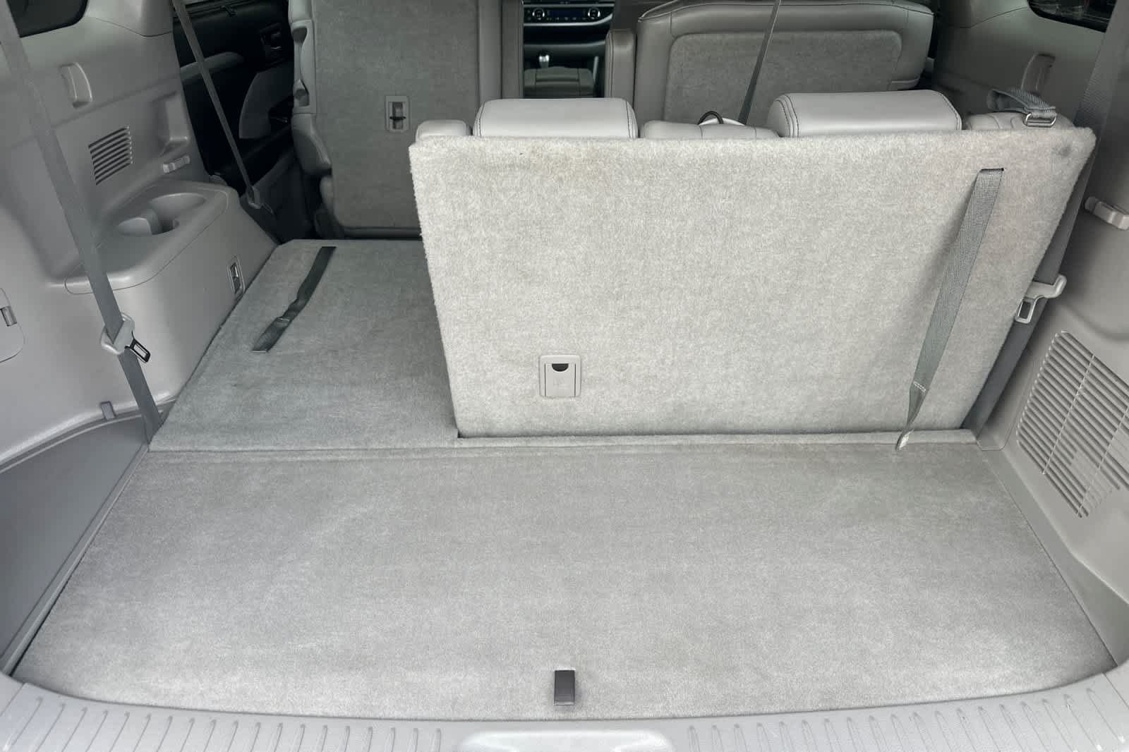 Used 2015 Toyota Highlander XLE AWD/4WD image 16