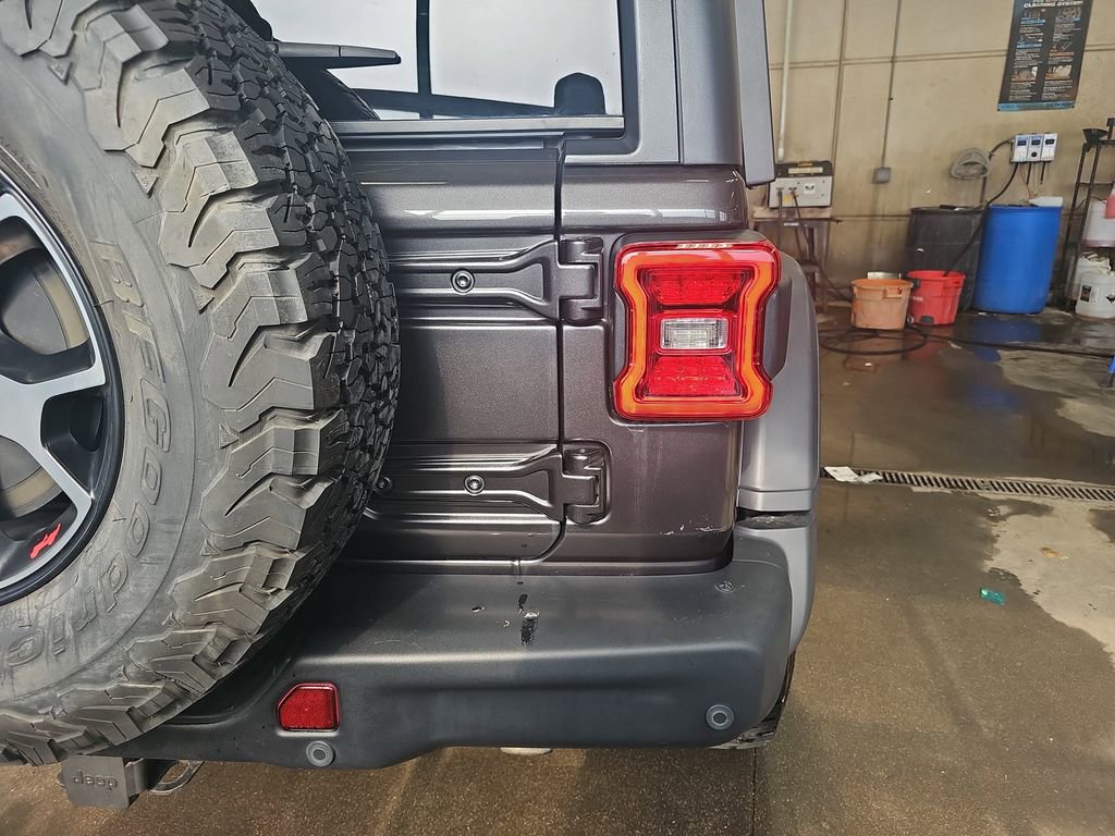 Used 2018 Jeep Wrangler Unlimited Rubicon AWD/4WD image 35