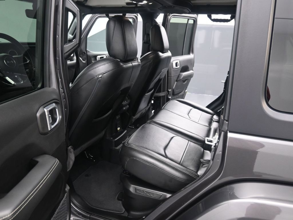 Used 2022 Jeep Wrangler Unlimited Sahara image 17