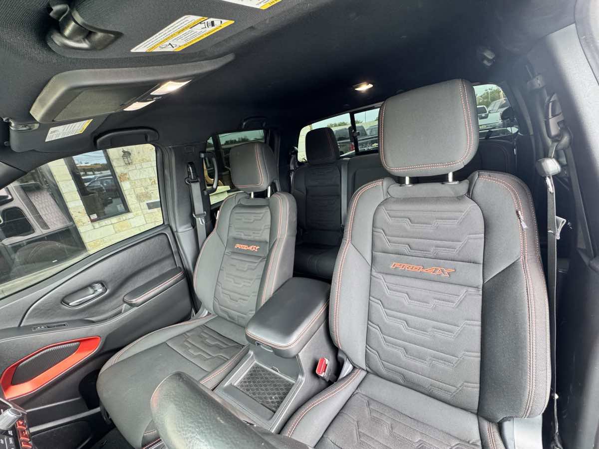 Used 2025 Nissan Frontier PRO-4X image 9