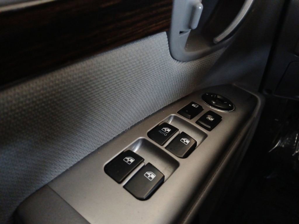 Used 2012 Hyundai Santa Fe GLS image 19