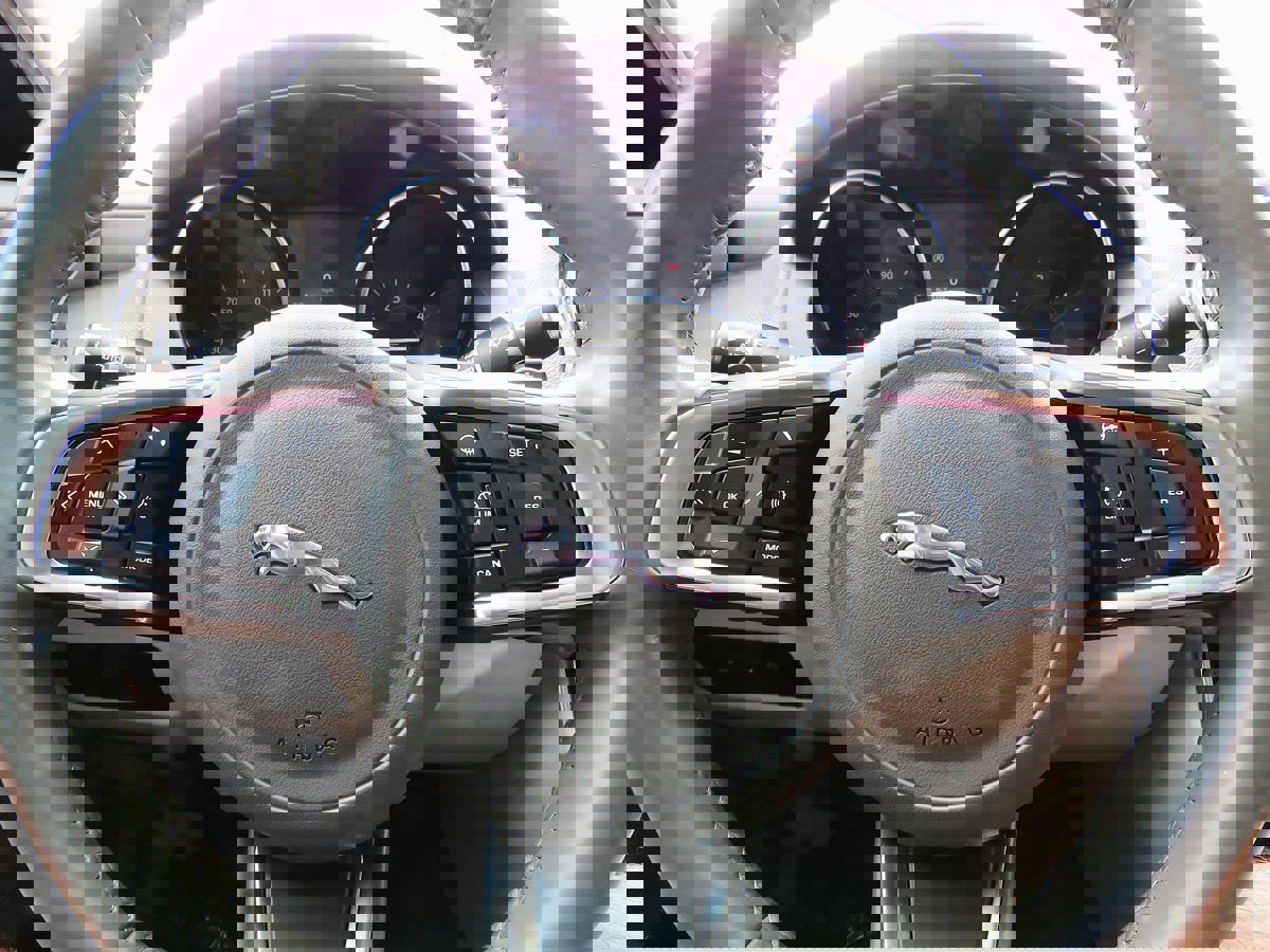 Used 2018 Jaguar XE Prestige image 22