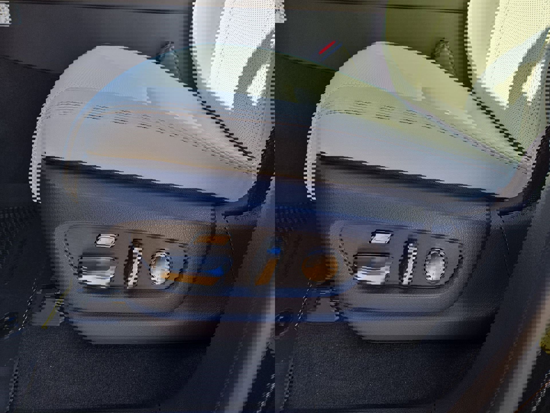 New 2026 Lexus LX 700h Luxury image 17