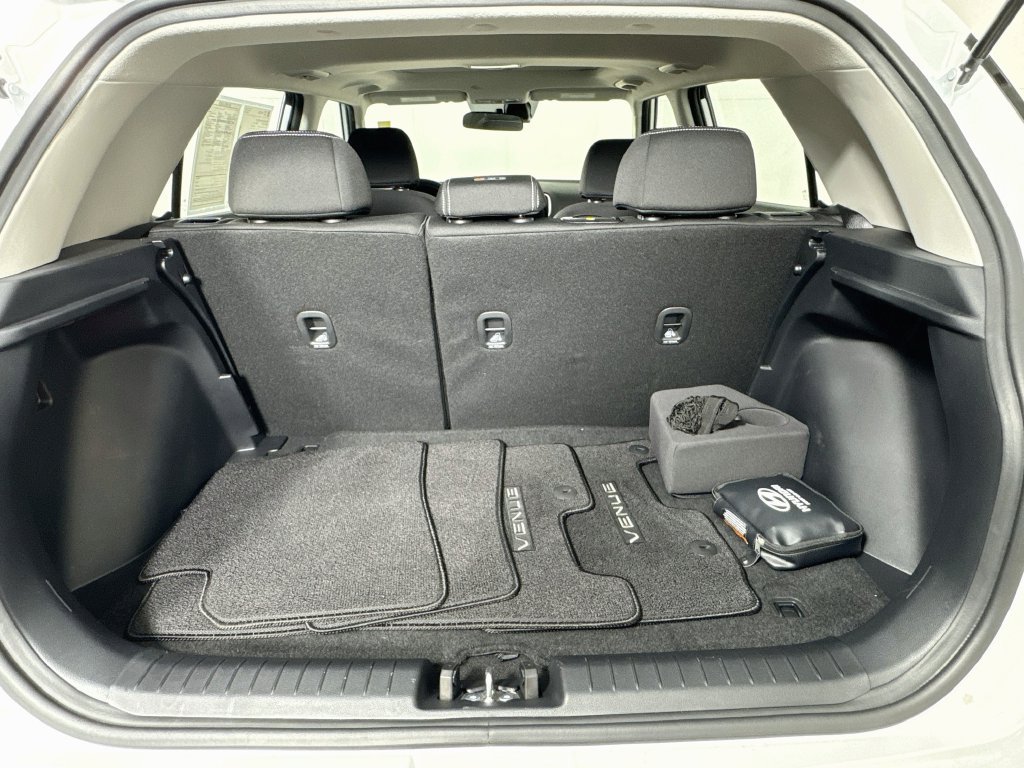 Used 2025 Hyundai Venue SEL FWD image 28